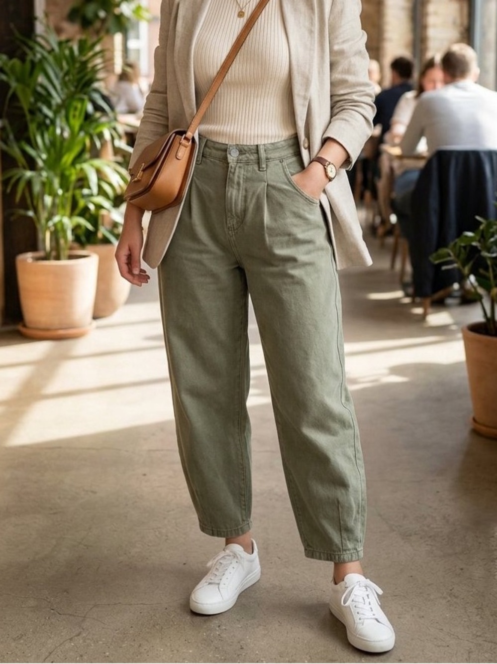 Zara High-Waisted Balloon Leg Jeans in a khaki/olive green denim Sz 36 USA 4